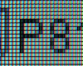 subpixels الأحمر والأخضر والأزرق على شاشة إل سي دي.