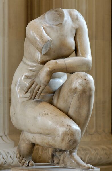 ملف:Crouching Aphrodite Louvre Ma5.jpg