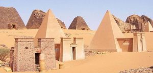 NubianMeroePyramids30sep2005(2).jpg