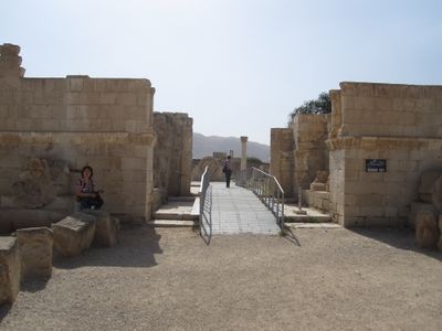 Hishams Palace walkway Author MDarter.jpg