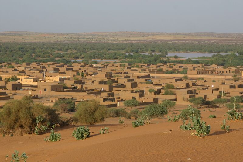 ملف:Menaka.jpg