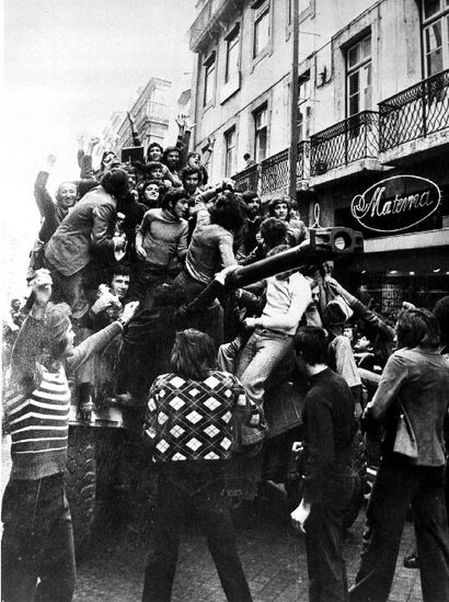 Revolução dos Cravos.jpg